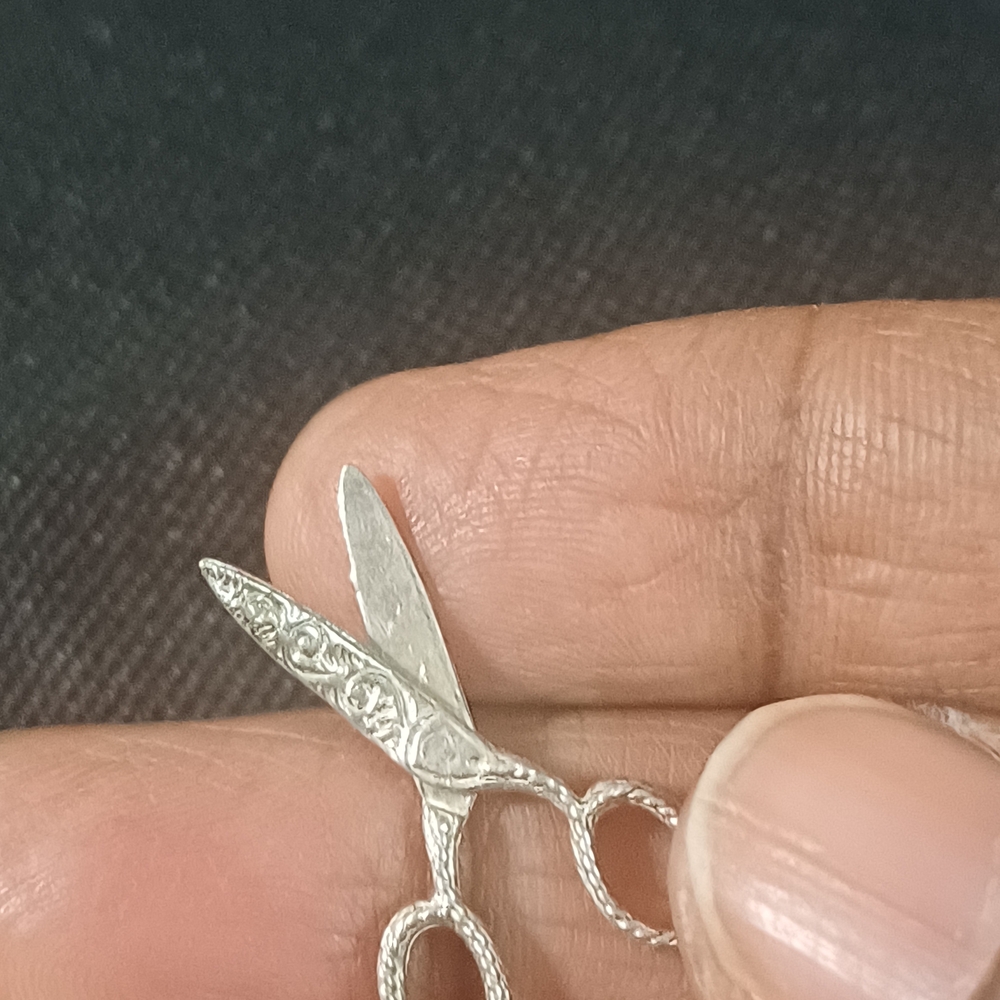 Detailed Silver Scissors Charm - image 1